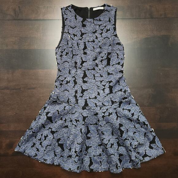Alice + Olivia Fonda Floral-Lace Drop-Waist Dress Size 2 - Picture 2 of 8